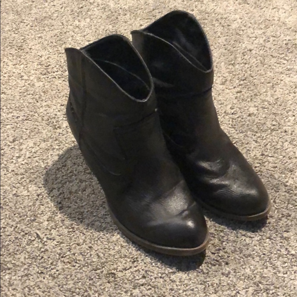 Black boots size 7